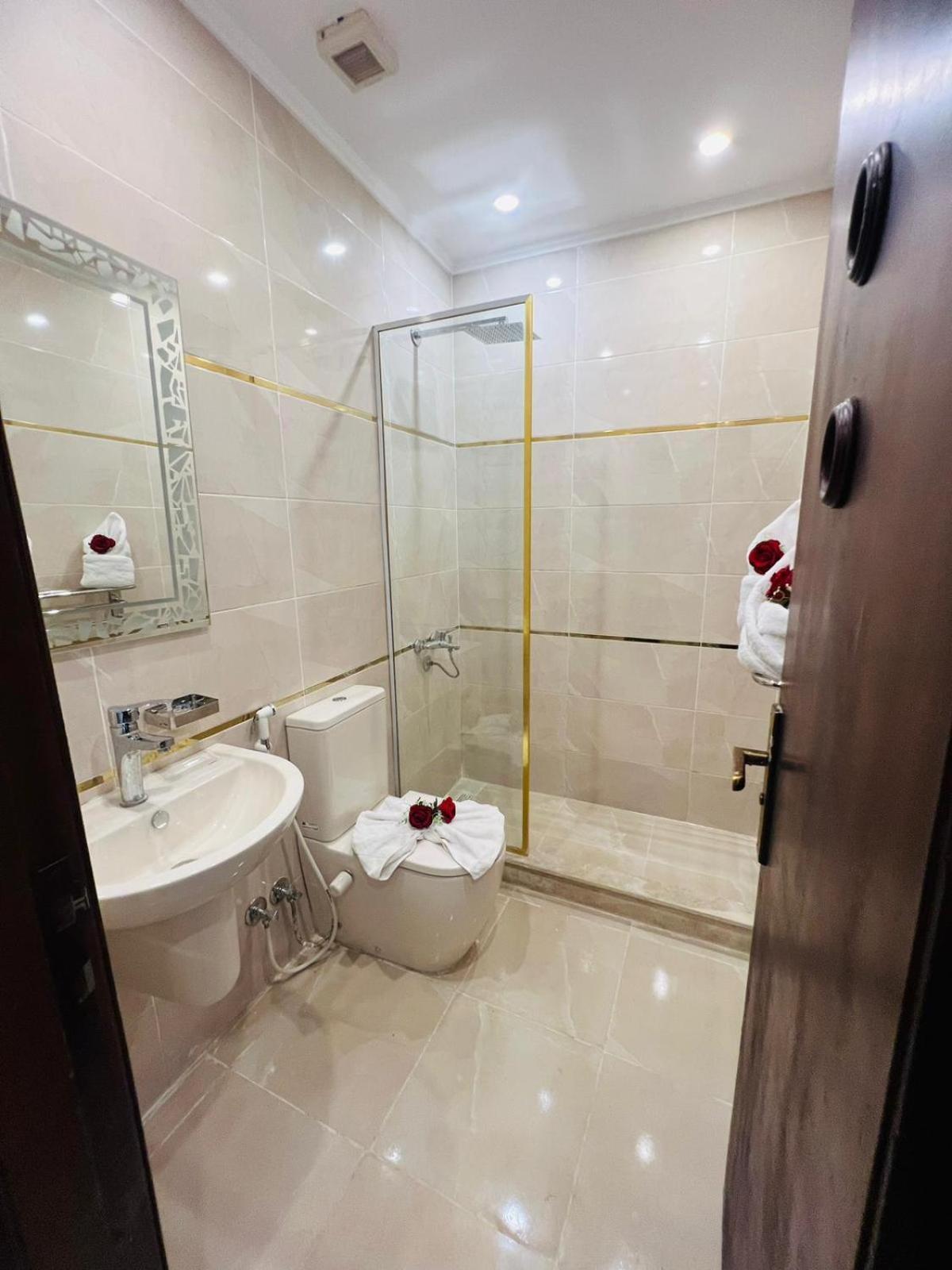 Town Hotel Kaherah Luaran gambar